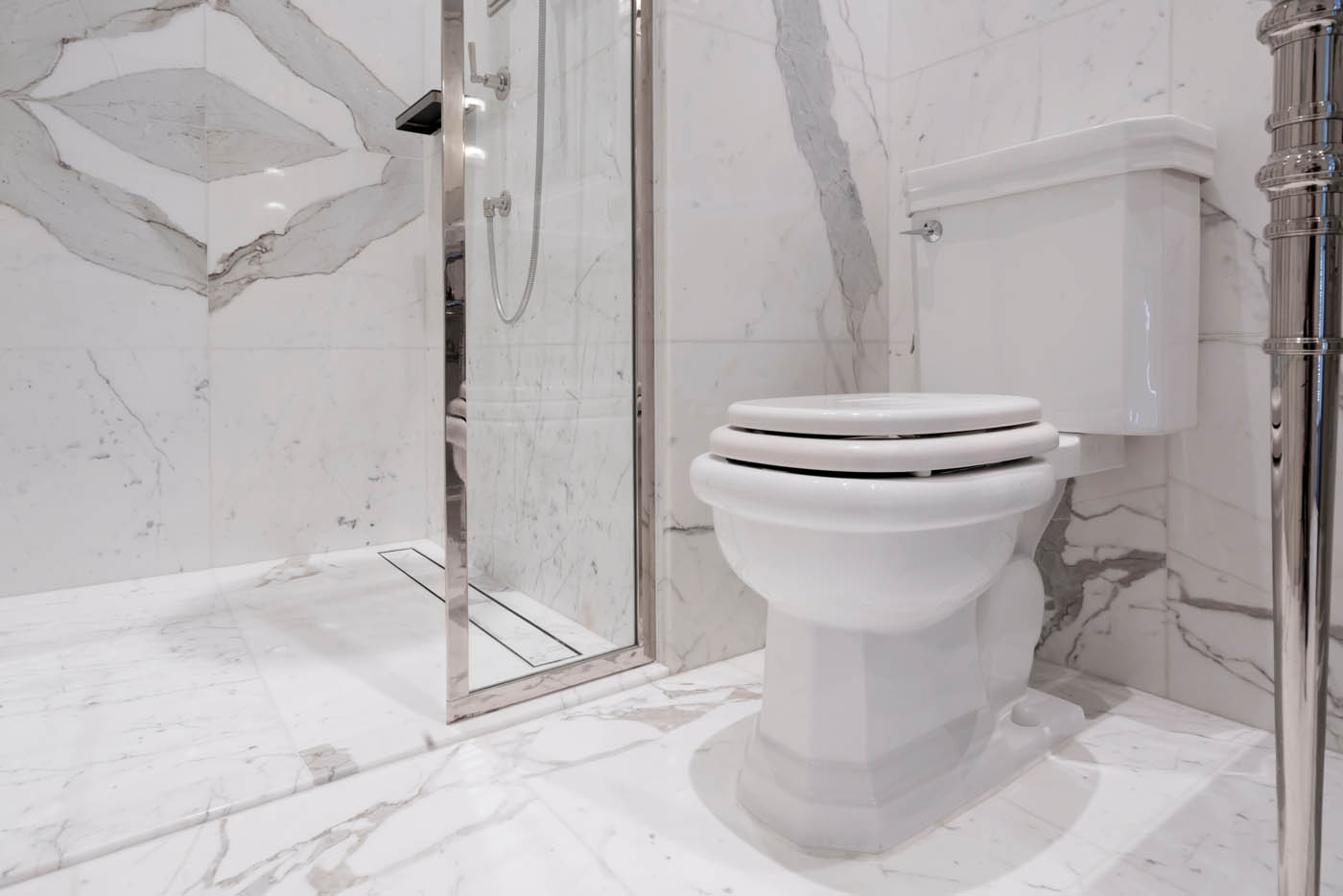 An image of a toilet in a bathroom - Zest Plumbing & Drain is your go-to 24 hour plumber in Arizona.